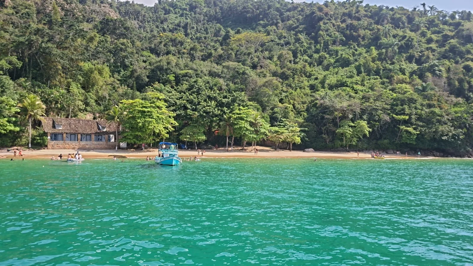 Vista de Praia do Lula, região de Paraty