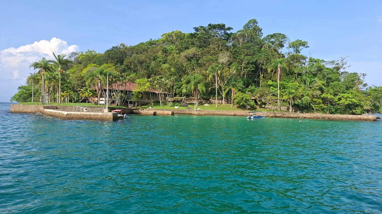 Vista de Ilha da Pesca e Lagoa Azul, região de Paraty